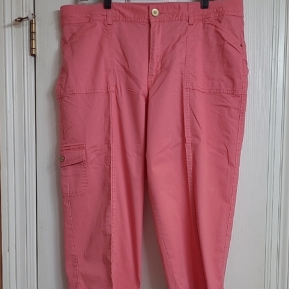 Bundle of Three Capris - Floral White, Denim Blue, and Pink Cargo Pants - Picture 5 of 15